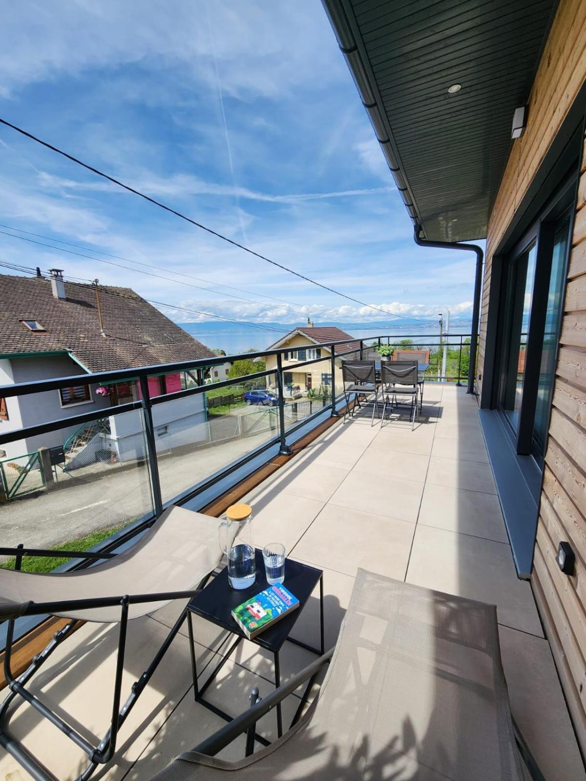Appartement Lumineux Avec Grande Terrasse Et Vue Lac, Parking Prive *